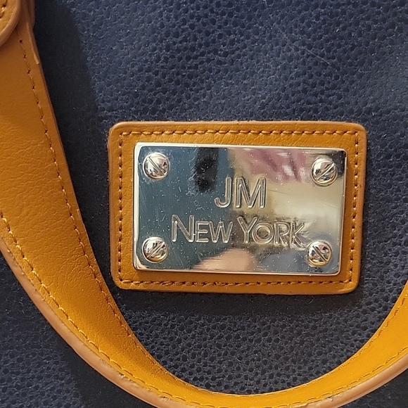 Black and Tan Satchel with Structured Shape and Sturdy Material - Picture 3 of 12